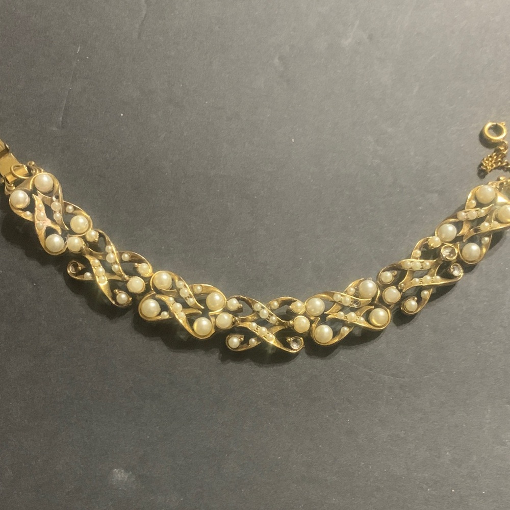 Vintage Lorenzo Florenza Gold faux Pearl criss cross bracelet 7 1/2 inch